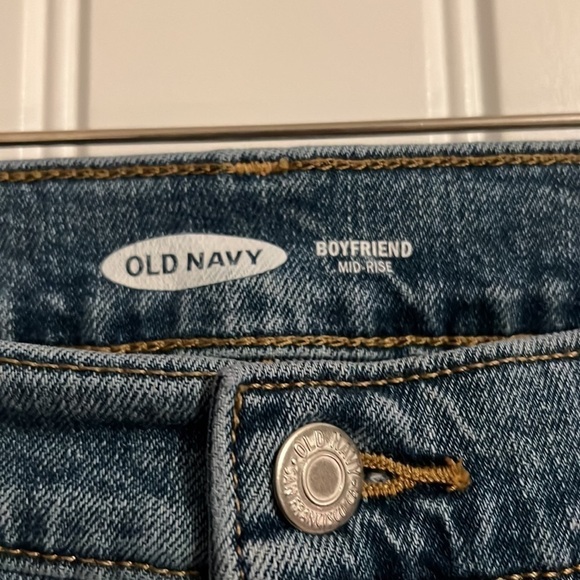 Old Navy Boyfriend Mid rise Jean’s Size 14 - Picture 2 of 5